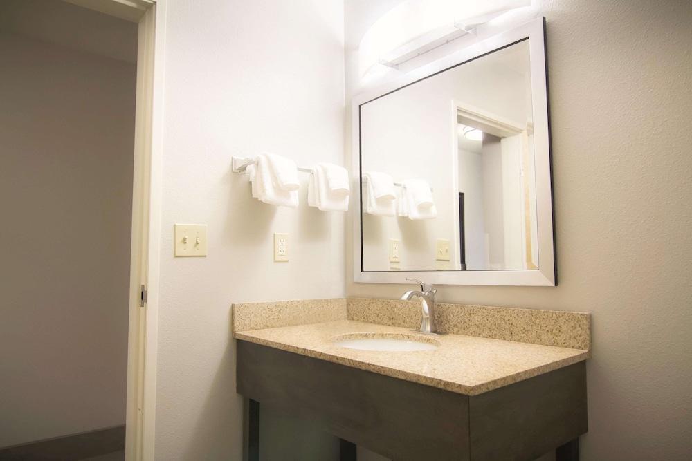 La Quinta By Wyndham Fairbanks Airport Hotel Exterior photo