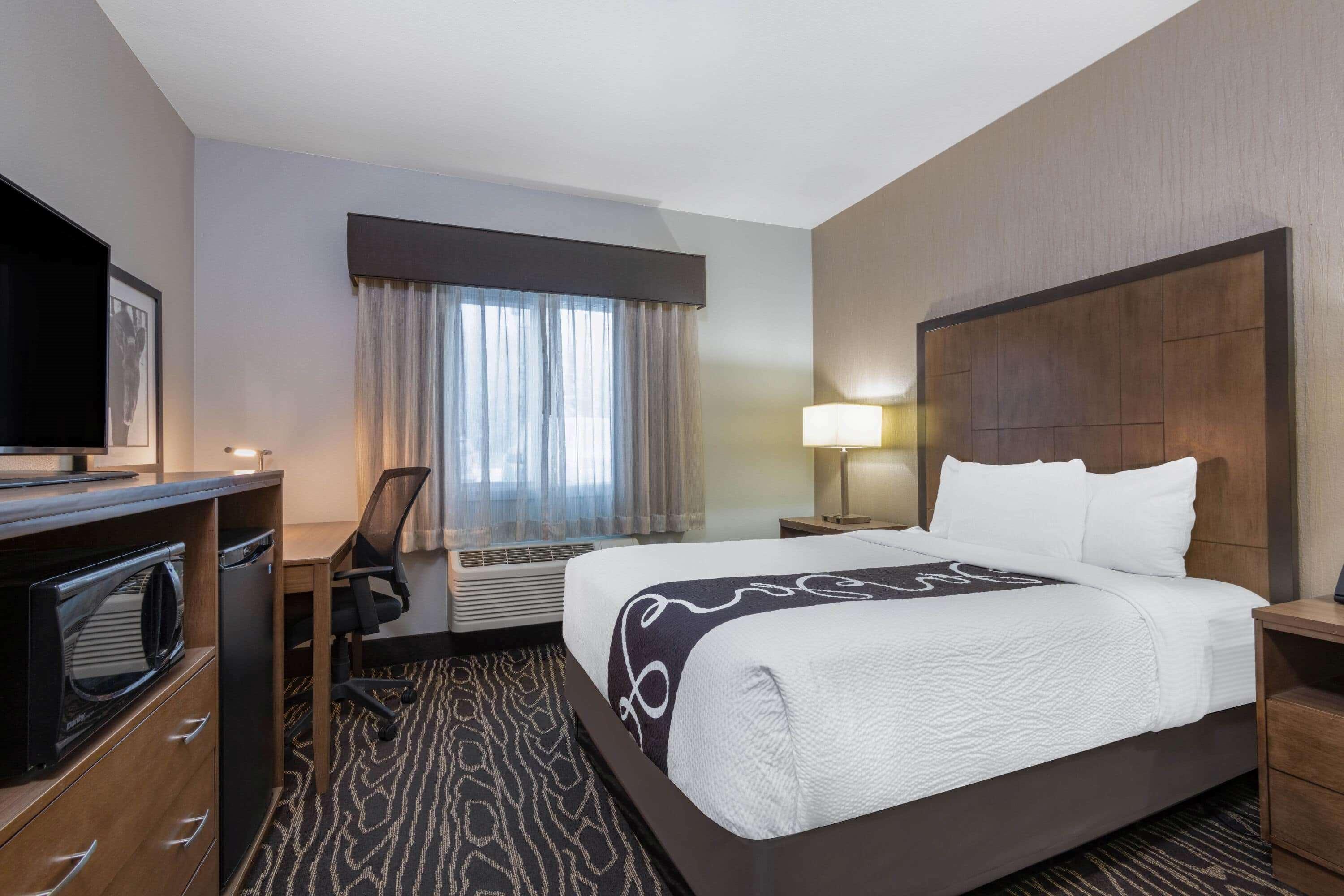La Quinta By Wyndham Fairbanks Airport Hotel Exterior photo