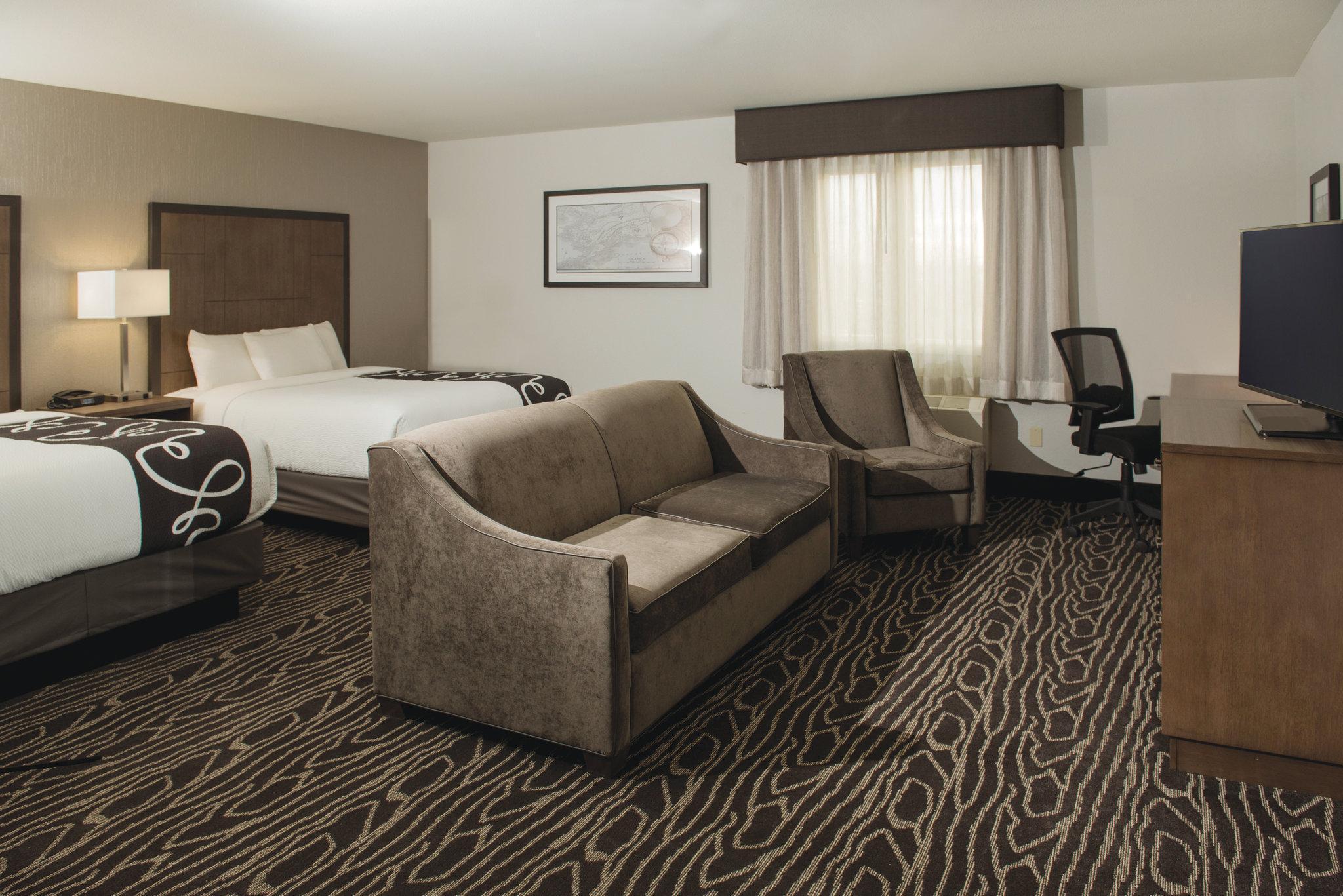 La Quinta By Wyndham Fairbanks Airport Hotel Exterior photo