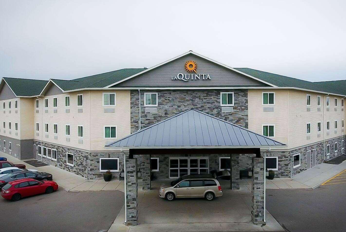 La Quinta By Wyndham Fairbanks Airport Hotel Exterior photo