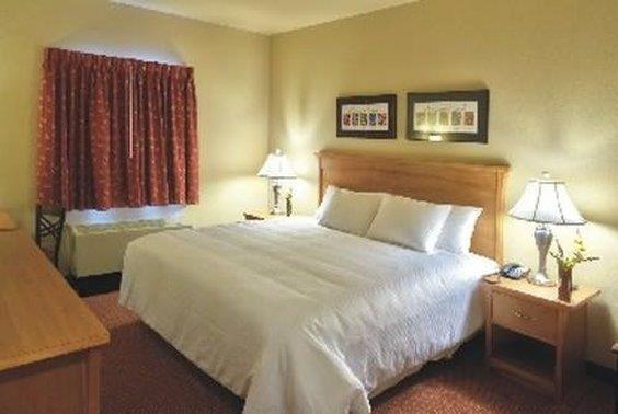 La Quinta By Wyndham Fairbanks Airport Hotel Room photo
