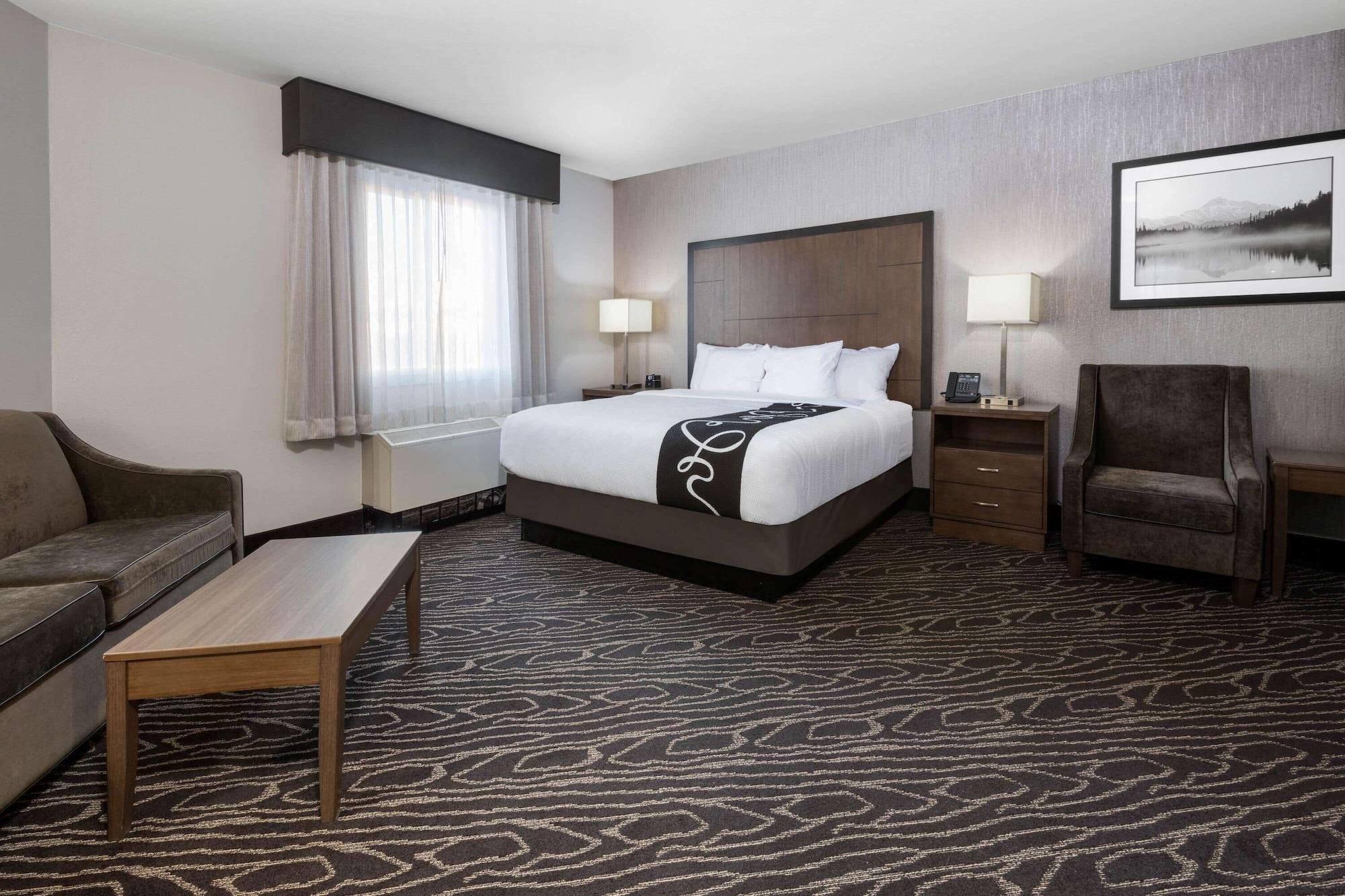 La Quinta By Wyndham Fairbanks Airport Hotel Exterior photo