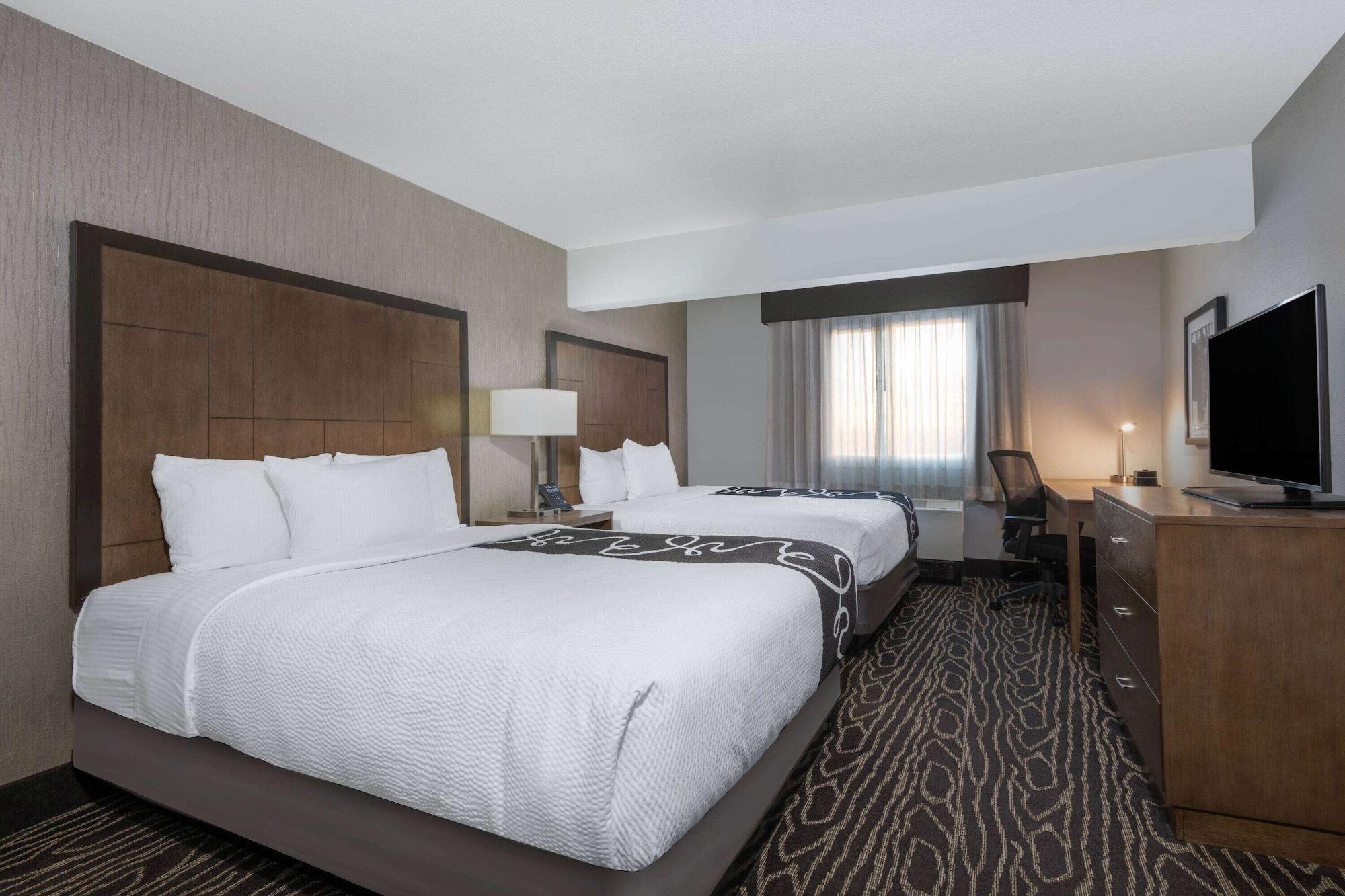 La Quinta By Wyndham Fairbanks Airport Hotel Exterior photo