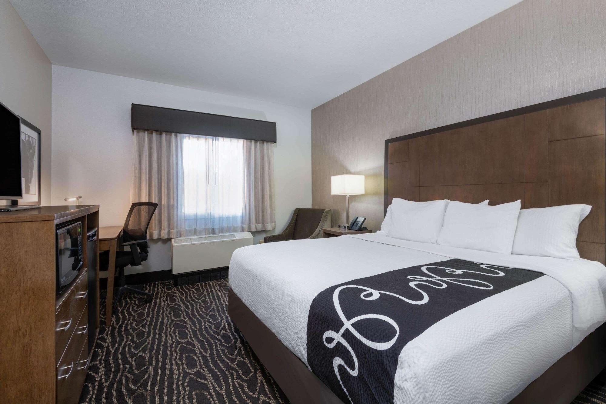 La Quinta By Wyndham Fairbanks Airport Hotel Exterior photo