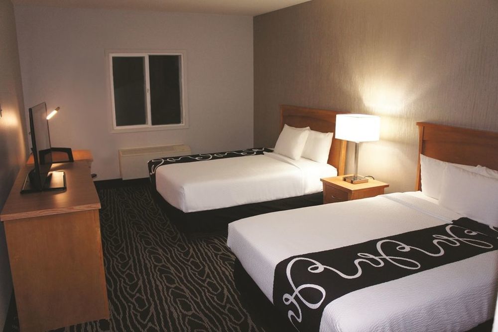 La Quinta By Wyndham Fairbanks Airport Hotel Room photo