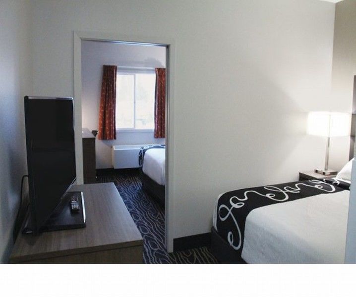 La Quinta By Wyndham Fairbanks Airport Hotel Exterior photo