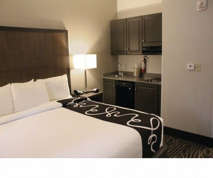 La Quinta By Wyndham Fairbanks Airport Hotel Exterior photo
